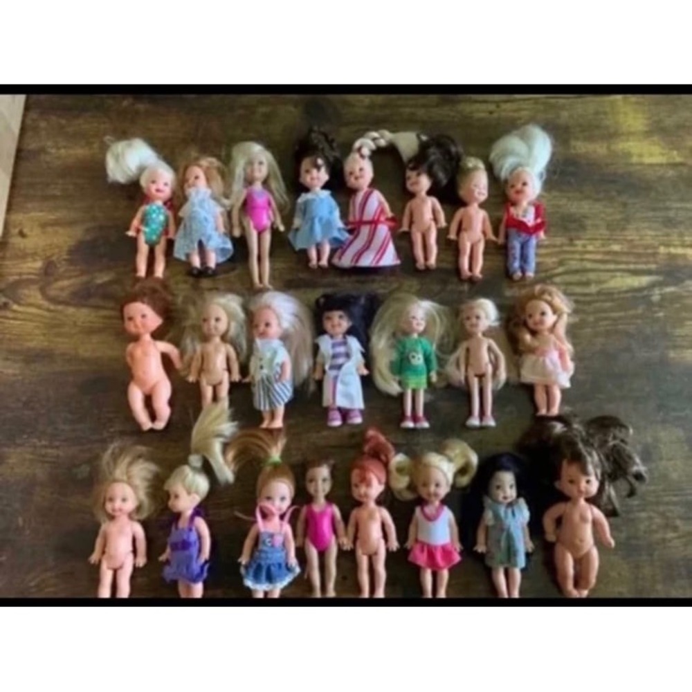 23 Kelly‎ Chelsea Barbie Dolls